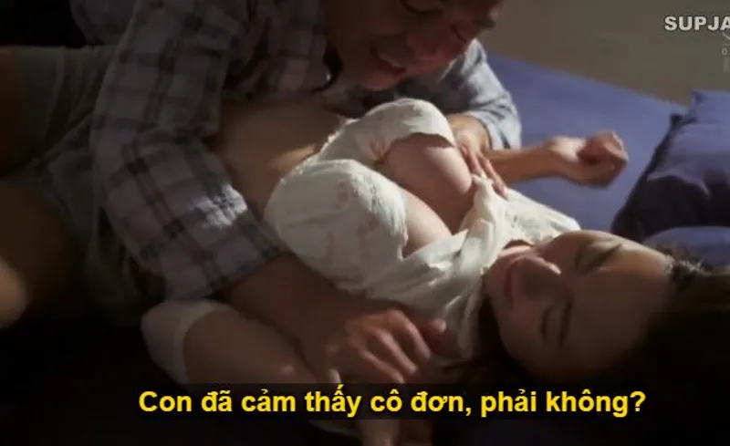 Nhìn con trai mải miết lao đầu vào việc khiến vợ nó cô quạnh lẻ loi, ông bố chồng liều lĩnh đè ra nện con dâu.